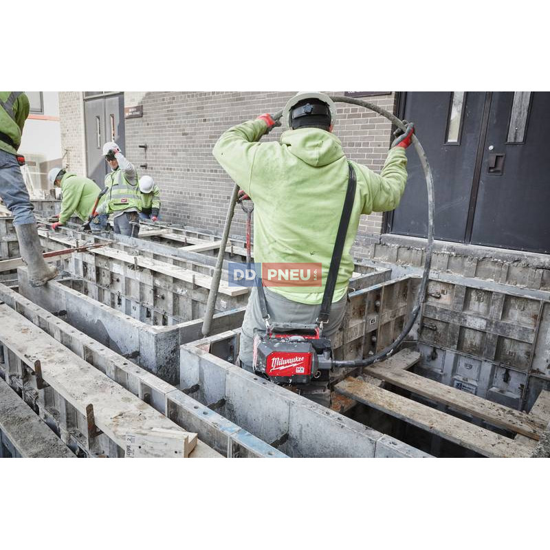 MX FUEL™ aku kufríkový ponorný vibrátor do betónu Milwaukee MXF CVBCKIT-602