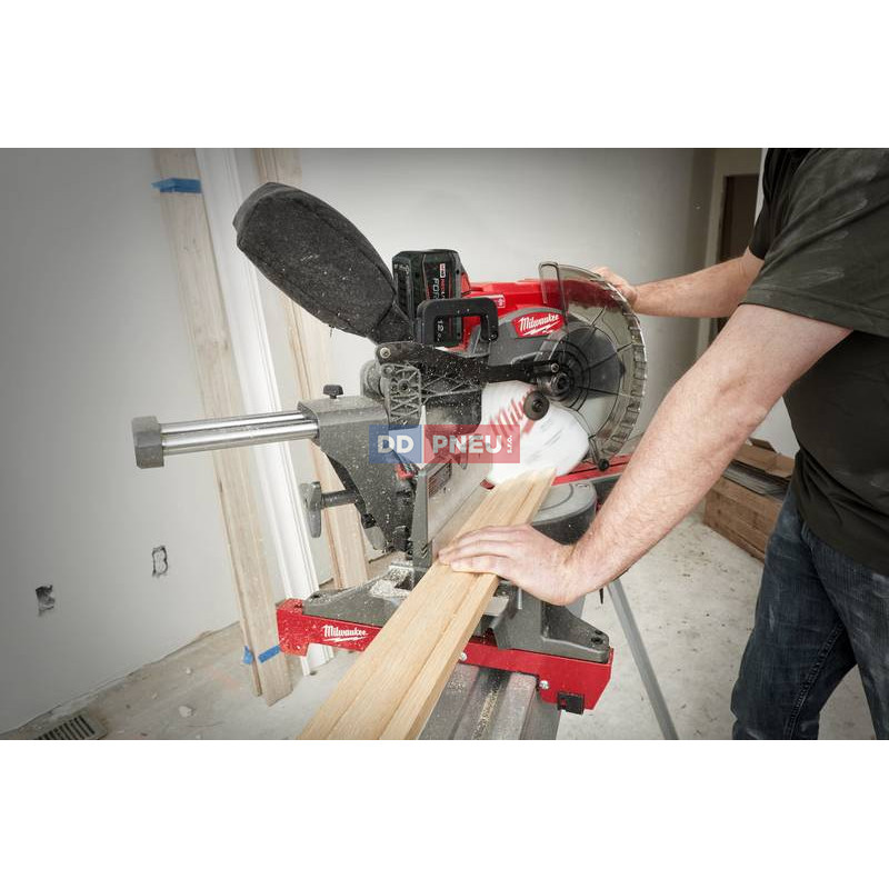 Aku pokosová píla MILWAUKEE M18 FMS305-121