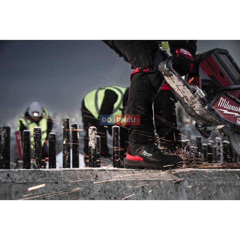 Bezpečnostné topánky MILWAUKEE Armourtred™ S3S 1M110111W – kožené, čierne, EU 44