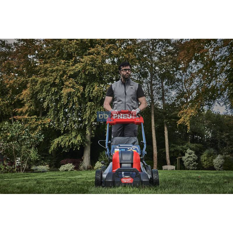 Aku kosačka s pojazdom na dva akumulátory MILWAUKEE M18 F2LM46-802