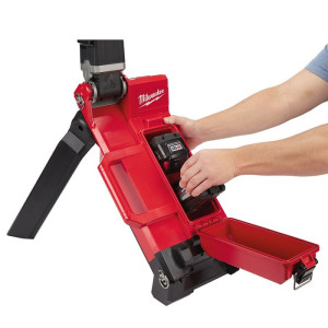 Aku LED stojanové svietidlo MILWAUKEE M18 ONERSAL-0 – bez batérie Aku LED stojanové svietidlo MILWAUKEE M18 ONERSAL-0 – bez batérie