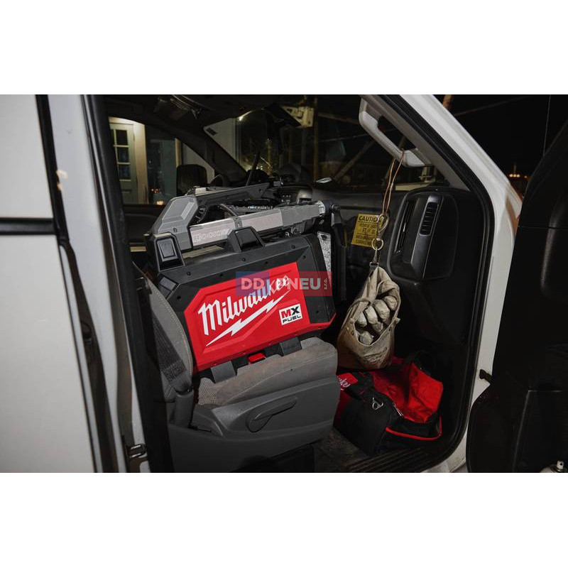 MX FUEL aku kompaktné staveniskové svetlo MILWAUKEE MXF TLIC-601
