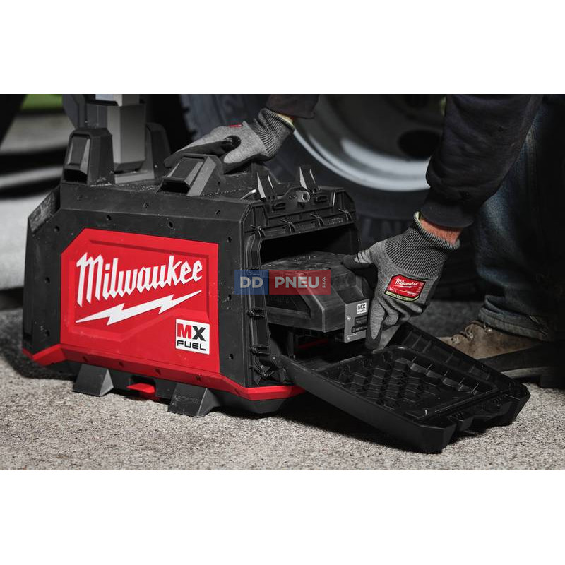 MX FUEL aku kompaktné staveniskové svetlo MILWAUKEE MXF TLIC-601