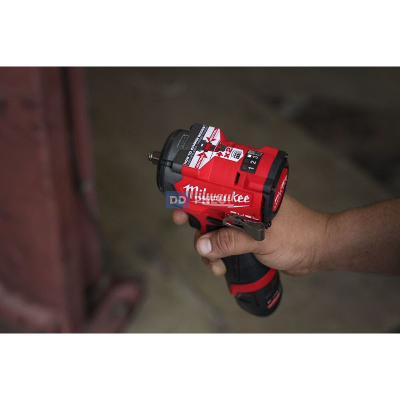 Aku rázový uťahovák MILWAUKEE 1/2" M12FCIWF12G3-502X